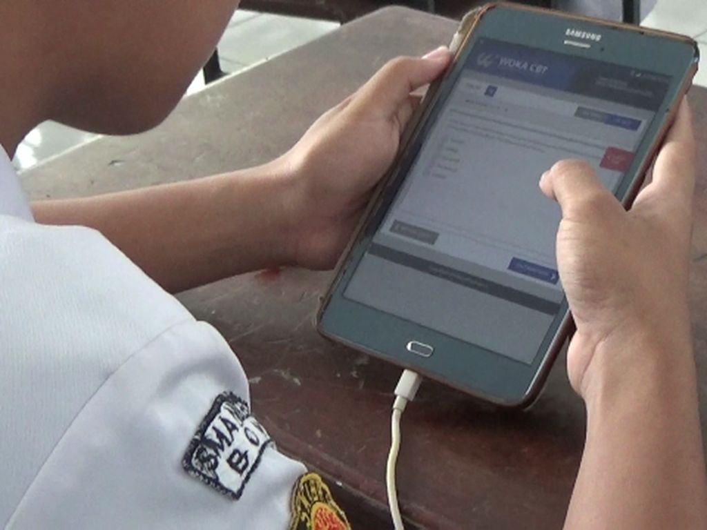 Tak Lagi Pakai Kertas, Ujian SMUN di Sulsel Ini Pakai HP Android Tak Lagi Pakai Kertas, Ujian SMUN di Sulsel Ini Pakai HP Android