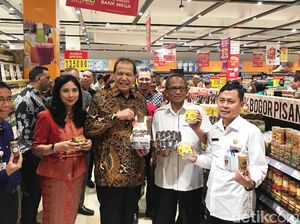 Senyum Semringah CT saat Resmikan Transmart Yasmin Bogor