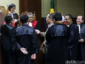 Fredrich Debat Hakim: Tulis 1.000 Lembar Pleidoi Tak Cukup Seminggu Fredrich Debat Hakim: Tulis 1.000 Lembar Pleidoi Tak Cukup Seminggu