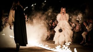 Foto: Hiii.. Gucci Gelar Fashion Show di Kuburan Kuno