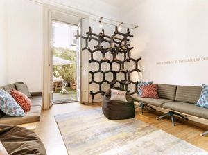 Diisi Sampah, Rumah Ini Malah Makin Keren