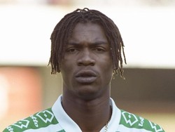 7. Rigobert Song (Kamerun). Song tampil di empat edisi Piala Dunia untuk Nigeria. Yang pertama dilakoni mantan bek tersebut pada tahun 1994, ketika masih berusia 17 tahun, 11 bulan, dan 18 hari. (Foto: Stu Forster/Allsport)