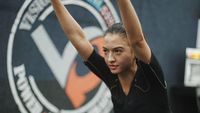 Adem! Gaya Anggun Raline Shah yang Ternyata Rajin Olahraga