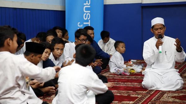 Tali Kasih JTrust untuk Anak Yatim