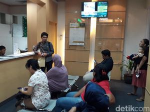 Pekan Ketiga Ramadan, Pegadaian Mulai Diserbu Warga Pekan Ketiga Ramadan, Pegadaian Mulai Diserbu Warga