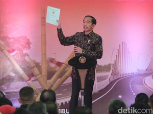 Jokowi Bagikan 3.026 Sertifikat Tanah untuk Warga Jaktim dan Bekasi