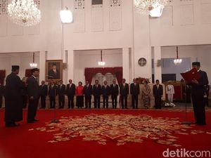 Jokowi Lantik Yahya Staquf Jadi Anggota Wantimpres