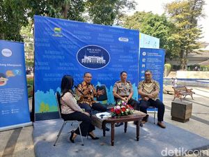 Waspada Copet, Polisi Kawal Acara Buka Bersama Lesehan di Bandung Waspada Copet, Polisi Kawal Acara Buka Bersama Lesehan di Bandung