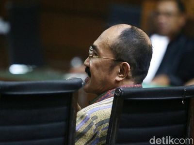 Foto: Fredrich Dituntut 12 Tahun Penjara