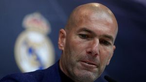 Perez Urut Kening dan Foto-foto Lain Saat Zidane Umumkan Mundur