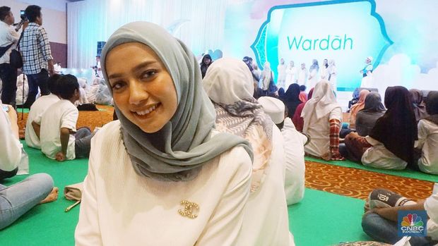 8 Hijabers Cantik yang Paling Sering di-Endorse Online Shop