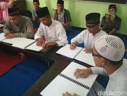 Semangat Siswa Tuna Netra Membaca Alquran