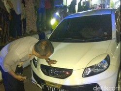 Diduga Mabuk, Pemobil Tabrak Mobil Jenazah di Sukabumi