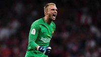 Kiper cadangan Barca, Jasper Cillessen, juga mendapat gaji 55 ribu pound per pekan atau sekitar Rp 1 miliar. Cillessen tengah dispekulasikan masa depannya saat ini. (David Ramos/Getty Images)