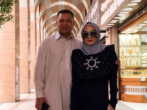 5 Gaya Mewah Krisdayanti Saat Umrah