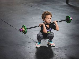 Keren! Bocah 4 Tahun Ini Sudah Jago Angkat Beban