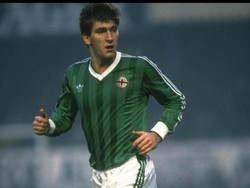 1. Norman Whiteside (Irlandia Utara). Whiteside sejauh ini masih menjadi pemain termuda yang menjalani pertandingannya di Piala Dunia. Mantan gelandang serang itu melakukannya di Piala Dunia 1982 saat berumur 17 tahun dan 41 hari. (Foto: Allsport UK /Allsport)