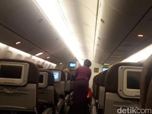 Dibangunkan Sahur Oleh Pramugari Garuda, Mau?