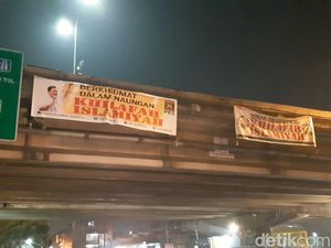 Pemkot Bekasi Copot 2 Spanduk PKS-Khilafah Islamiyah Pemkot Bekasi Copot 2 Spanduk PKS-Khilafah Islamiyah