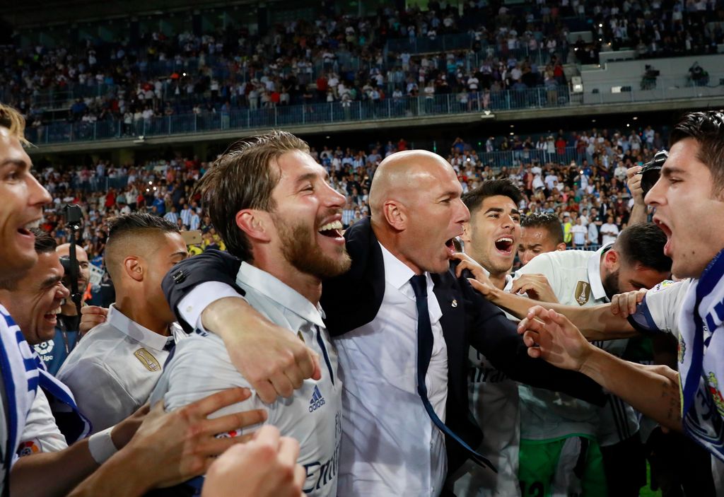 MALAGA, SPAIN - MAY 21:  Zinedine Zidane, Manager of Real Madrid celebrates with Sergio Ramos of Real Madrid after being crowned champions following the La Liga match between Malaga and Real Madrid at La Rosaleda Stadium on May 21, 2017 in Malaga, Spain.  (Photo by Gonzalo Arroyo Moreno/Getty Images)
