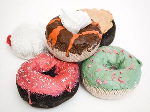 Terbuat Dari Kaus Kaki hingga Karpet, Ini 10 Fake Food yang Keren