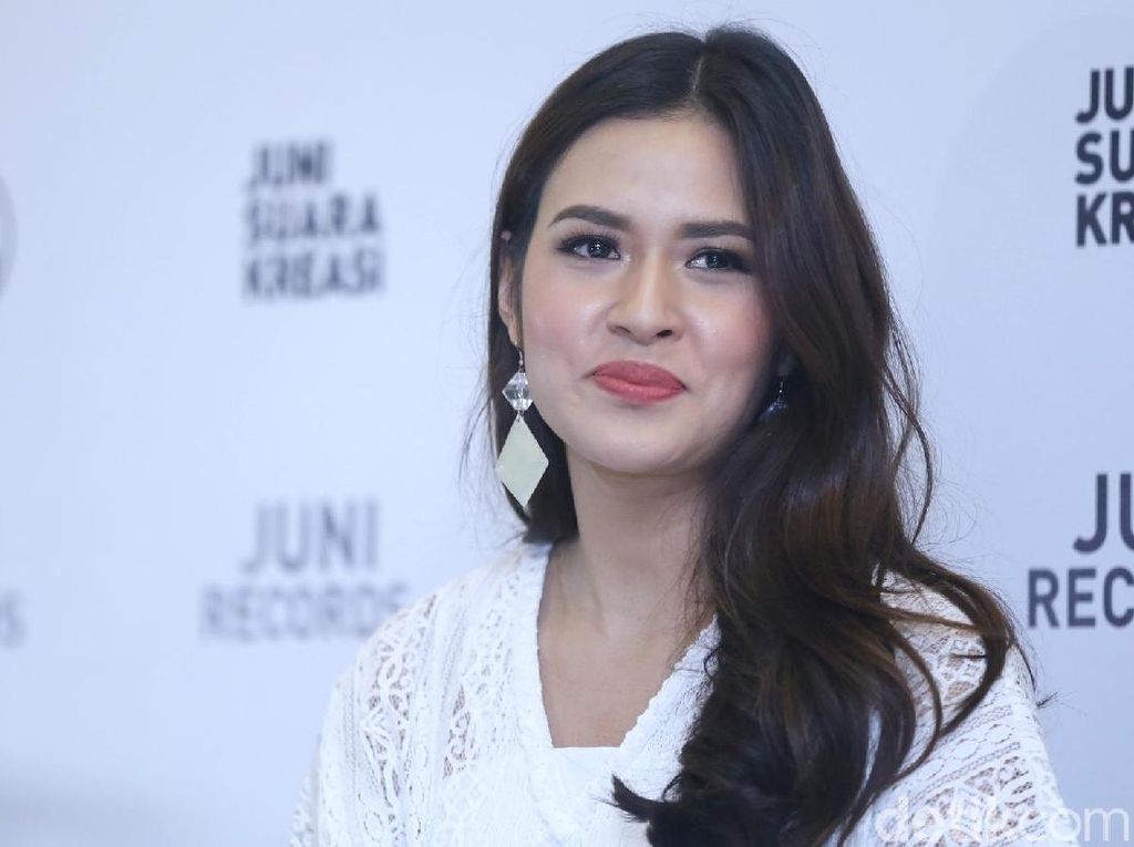 Usai Melahirkan, Raisa Siap Balik ke Musik Bawa Lagu Baru Usai Melahirkan, Raisa Siap Balik ke Musik Bawa Lagu Baru
