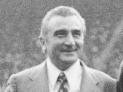 Miguel Munoz merupakan salah satu pelatih tersukses Real Madrid. Ia membawa Los Blancos mendominasi LaLiga pada 1960an (dengan 9 gelar juara) dan menjuarai European Cup (sekarang Liga Champions) dua kali. Foto: Central Press/Getty Images