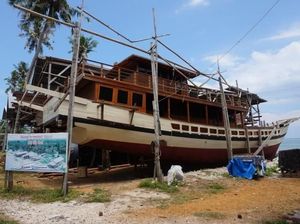 Melihat Bengkel Kapal Pinisi yang Mendunia