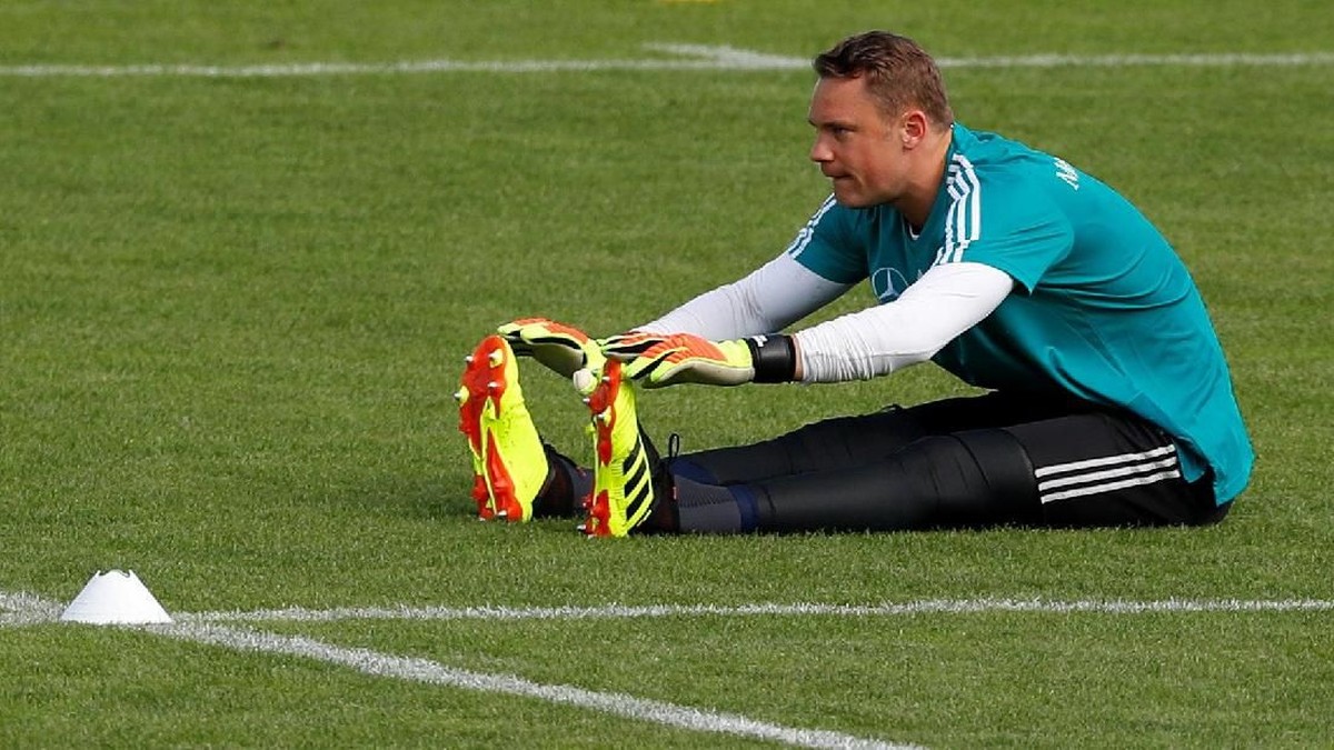 Manuel Neuer harus fit dulu sebelum jadi kiper utama Jerman di Piala Dunia 2018 (Leonhard Foeger/REUTERS)