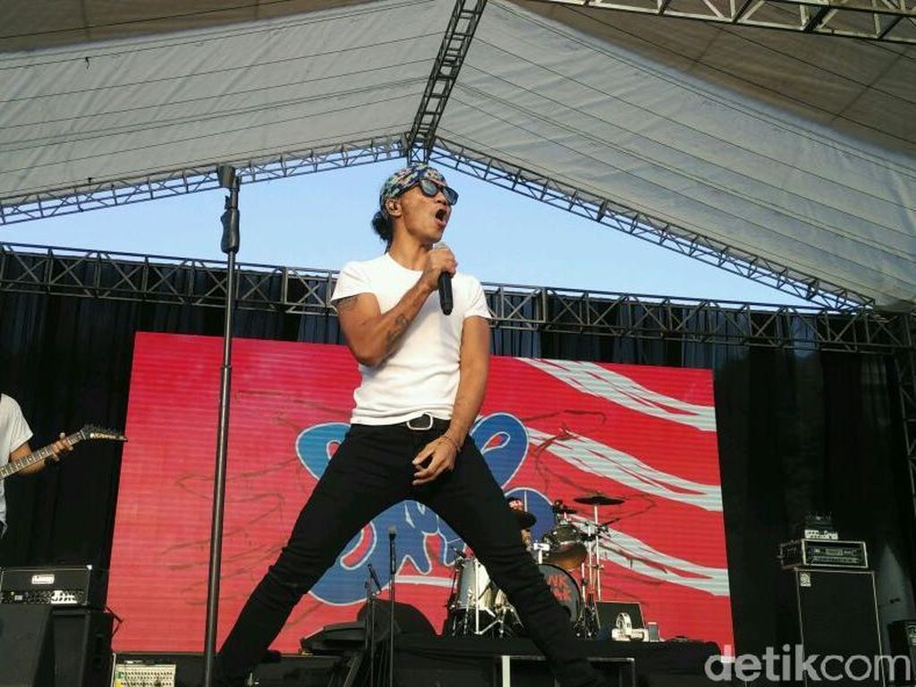 Slank hingga Addie MS Bakal Meriahkan Konser Putih Bersatu Bareng Jokowi Slank hingga Addie MS Bakal Meriahkan Konser Putih Bersatu Bareng Jokowi