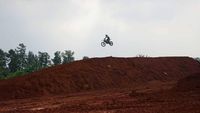 Sejumlah Crosser Jajal Sirkuit Paramount Land Serpong