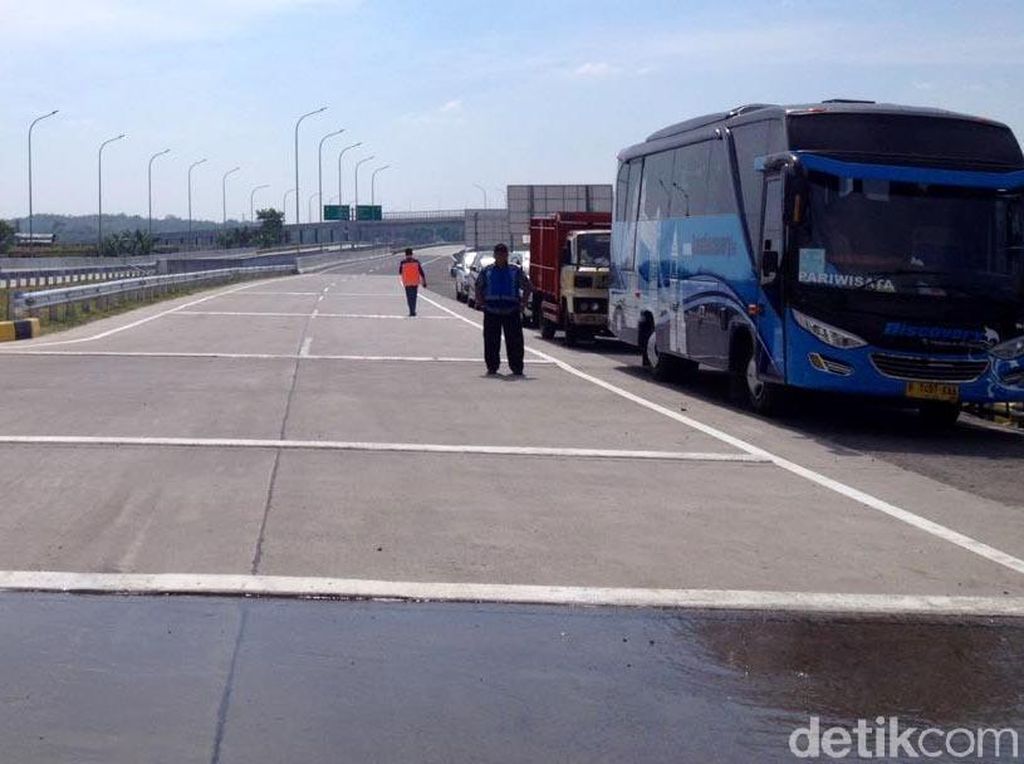 Ada 8 Kecelakaan di Tol Salatiga-Ngawi Saat Arus Mudik-Balik 2018 Ada 8 Kecelakaan di Tol Salatiga-Ngawi Saat Arus Mudik-Balik 2018