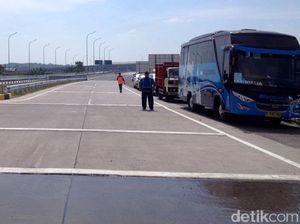 Ada 8 Kecelakaan di Tol Salatiga-Ngawi Saat Arus Mudik-Balik 2018 Ada 8 Kecelakaan di Tol Salatiga-Ngawi Saat Arus Mudik-Balik 2018