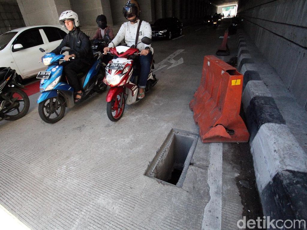 Polisi Selidiki Pencurian Besi Gorong-gorong Underpass Mampang Polisi Selidiki Pencurian Besi Gorong-gorong Underpass Mampang