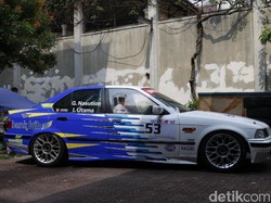 Ada Nama Pembalap pada Mobilnya, Apa Artinya?