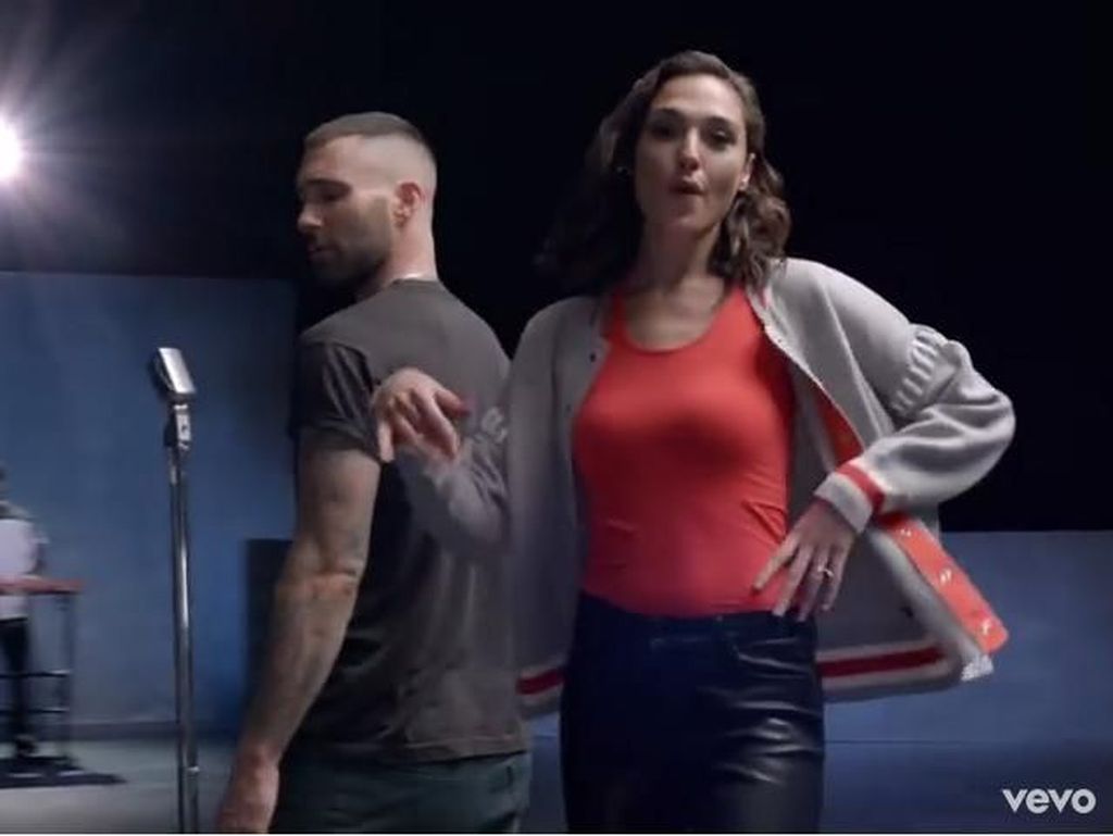 Seminggu Dirilis, Klip Maroon 5 dengan Gal Gadot Tembus 38 Juta Penonton Seminggu Dirilis, Klip Maroon 5 dengan Gal Gadot Tembus 38 Juta Penonton