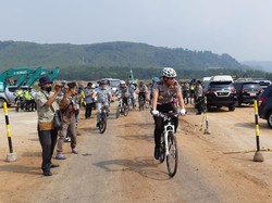 Kakorlantas Tinjau Tol Fungsional Weleri-Semarang Naik Sepeda