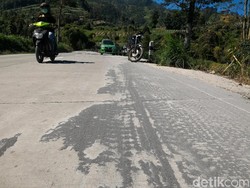 Video Abu Gunung Merapi Tutupi Jalanan di Boyolali