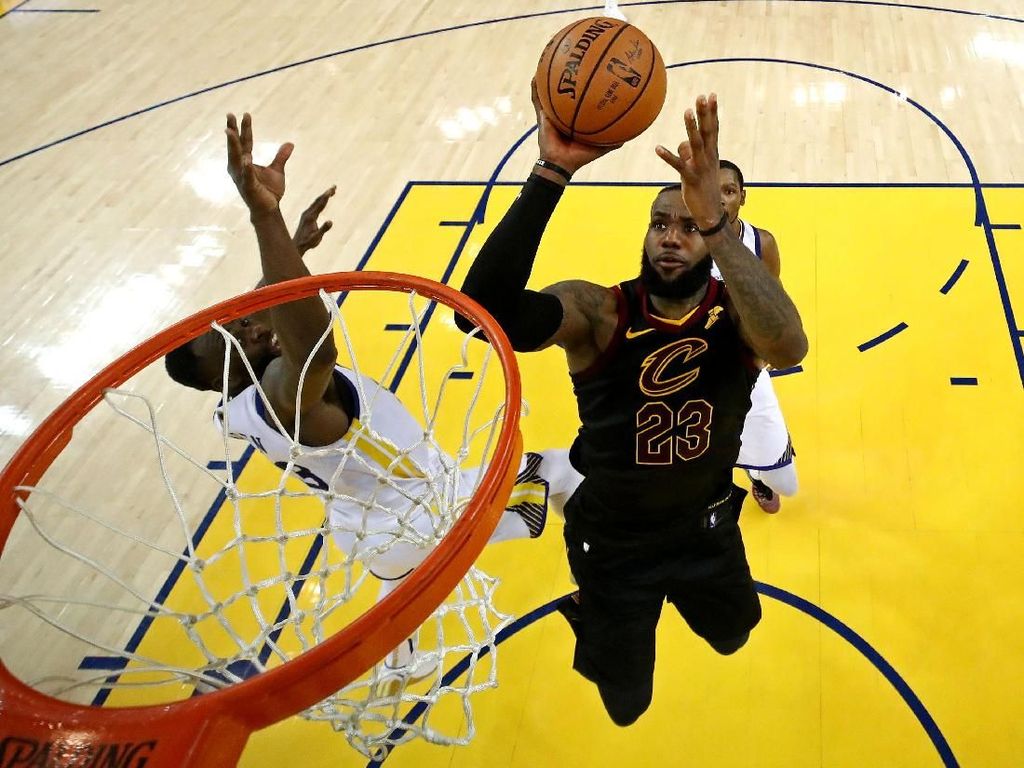 LeBron 51 Poin, tapi Cavs Dikalahkan Warriors di Gim Pertama Final LeBron 51 Poin, tapi Cavs Dikalahkan Warriors di Gim Pertama Final