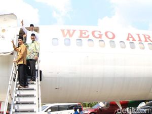 Keren... Gus Ipul Naik Pesawat di Hutan Saat Libur Kampanye