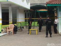 Warga Tegalsari Cirebon Digegerkan Benda Mencurigakan di Masjid
