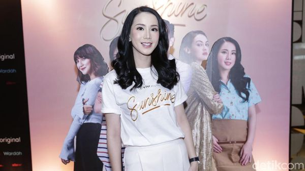 Jill Gladys Cantiknya Seperti Mannequin