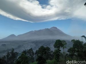Gunung Merapi Erupsi Lagi Pukul 21.00 WIB