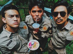 Intip 8 Gaya Rizky Nazar Saat Cicip Kue dan Piknik di Lokasi Syuting Intip 8 Gaya Rizky Nazar Saat Cicip Kue dan Piknik di Lokasi Syuting