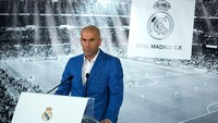 Zinedine Zidane melatih Castilla mulai Juni 2014. Pada Januari 2016, ia diangkat sebagai pelatih Madrid menggantikan Rafael Benitez. Zidane kemudian sukses besar dengan mengantar Madrid menjuarai Liga Champions tiga musim beruntun sebelum mundur pada musim panas 2018. Foto: Gonzalo Arroyo Moreno/Getty Images