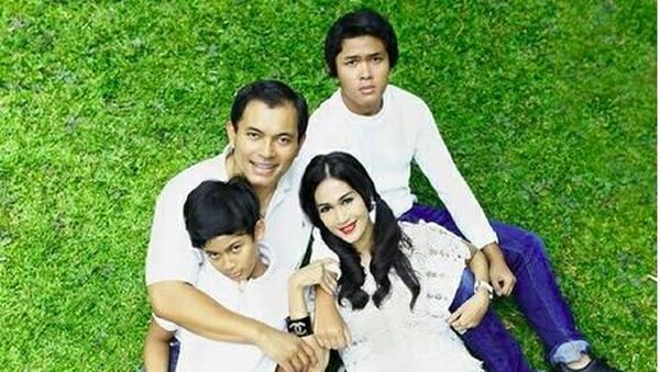 Harmonisnya Keluarga Diah Permatasari Si Manis Jembatan Ancol