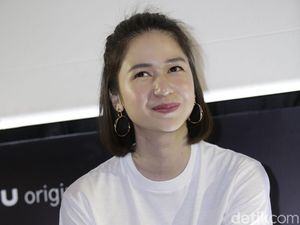 Manisnya Senyuman Laura Basuki