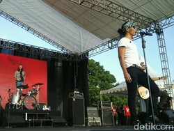 Konser Slank di Aceh Batal, Bimbim Posting Akustikan Bareng Slanker