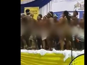 Koor Telanjang Murid Perempuan Afrika Selatan Picu Kemarahan