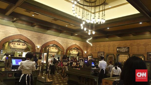 Explorer's Club, Restoran yang menyediakan menu halal di Hong Kong Disneyland.